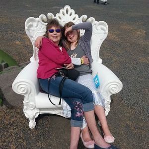 Meet your Posher, Lona